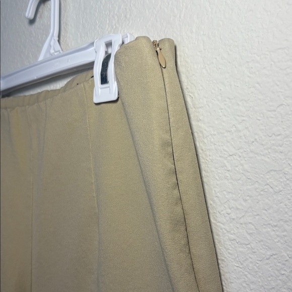 Eddie Bauer Women’s Khaki Pants Bremerton Fit size 8 - Picture 4 of 6